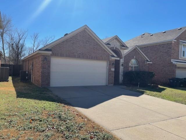 4905 Summer Oaks Lane Property Photo 3