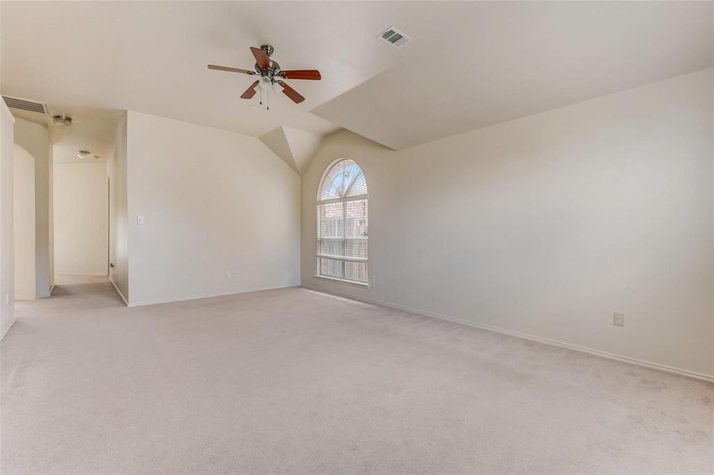 4905 Summer Oaks Lane Property Photo 4