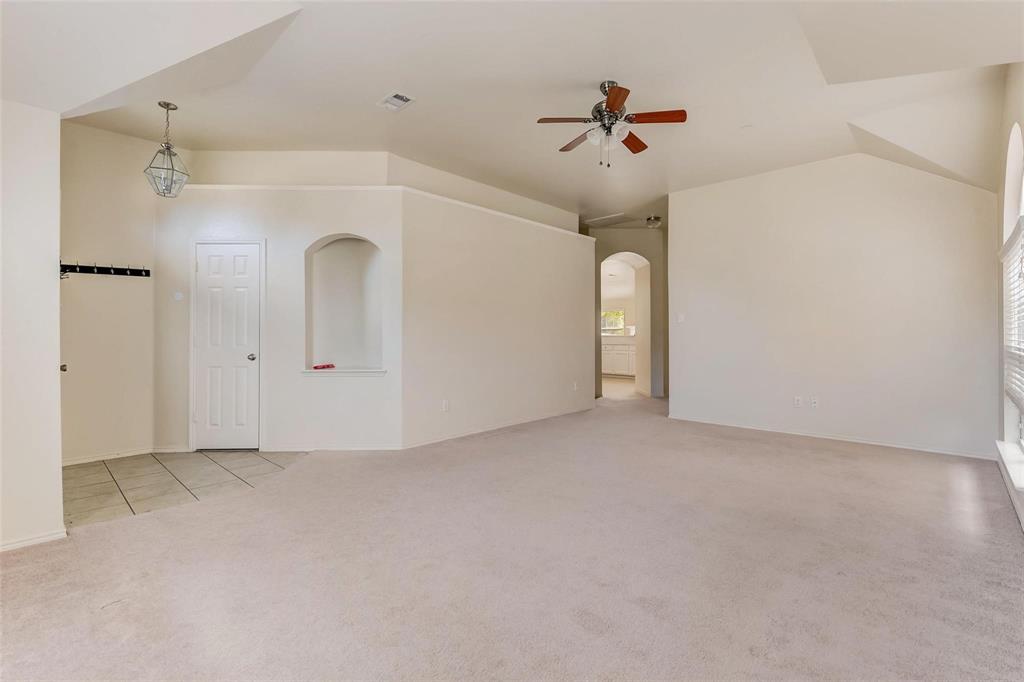 4905 Summer Oaks Lane Property Photo 6
