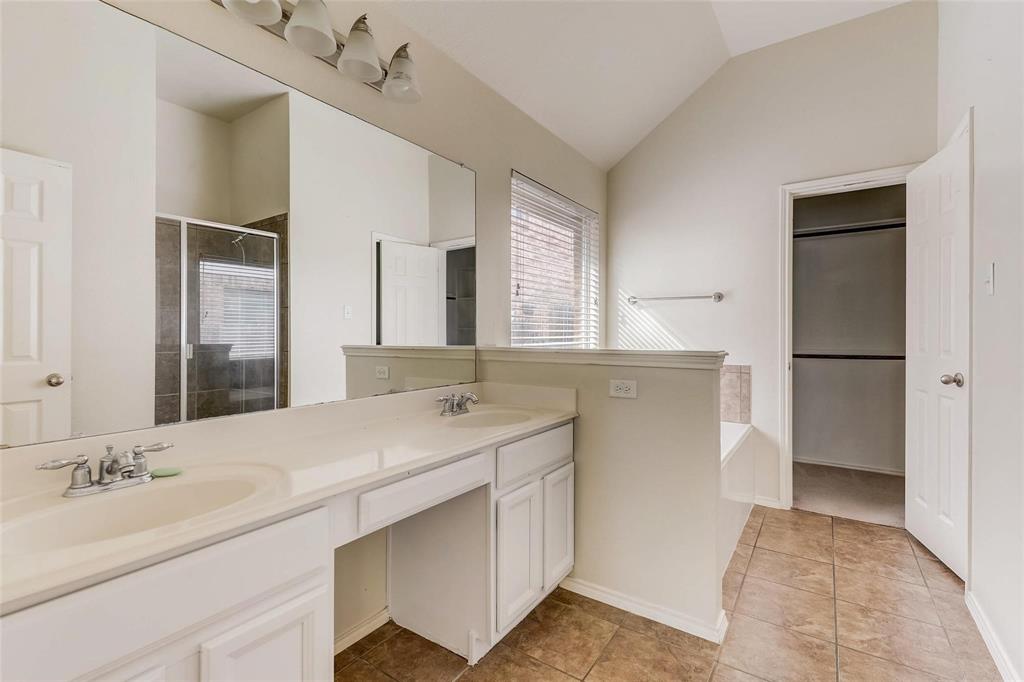 4905 Summer Oaks Lane Property Photo 22