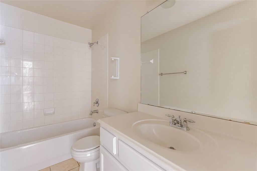 4905 Summer Oaks Lane Property Photo 26