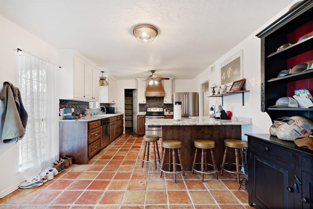 835 39th Street Property Photo 7