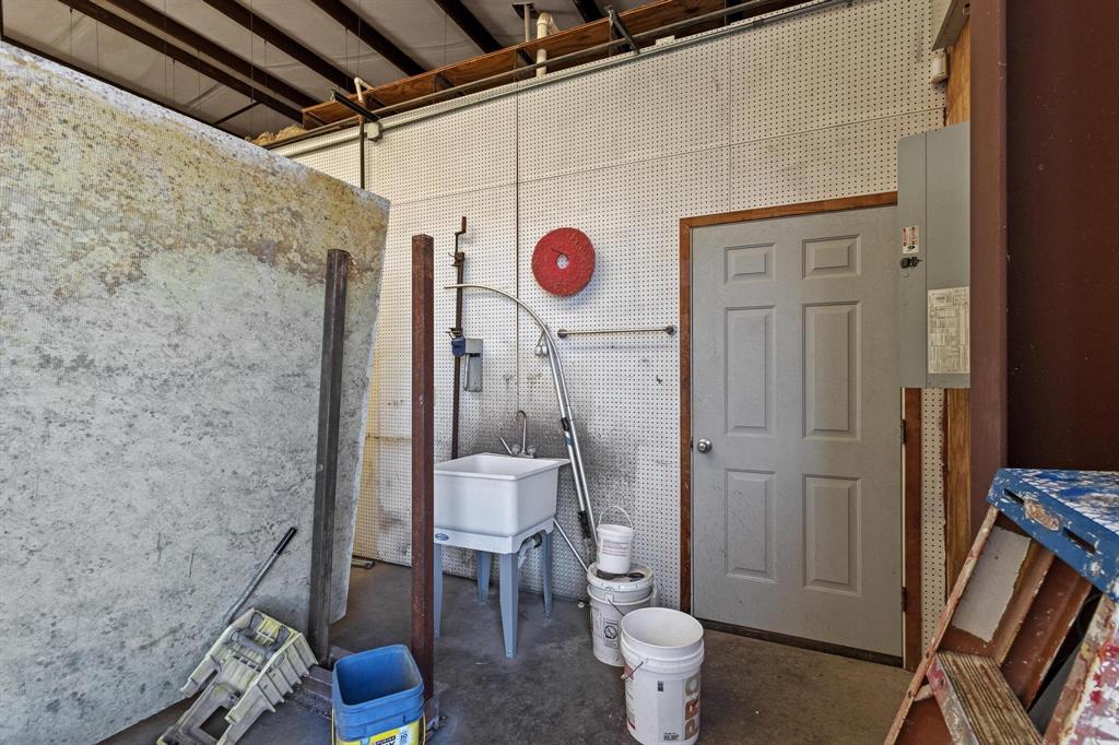 1301 W Sam Rayburn Drive Property Photo 27