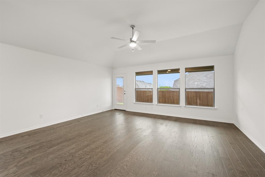 927 Madeline Lane Property Photo 16