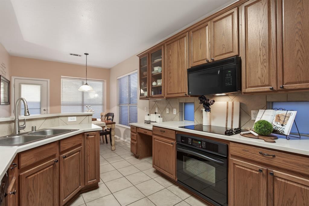 2724 Maple Creek Drive Property Photo 11