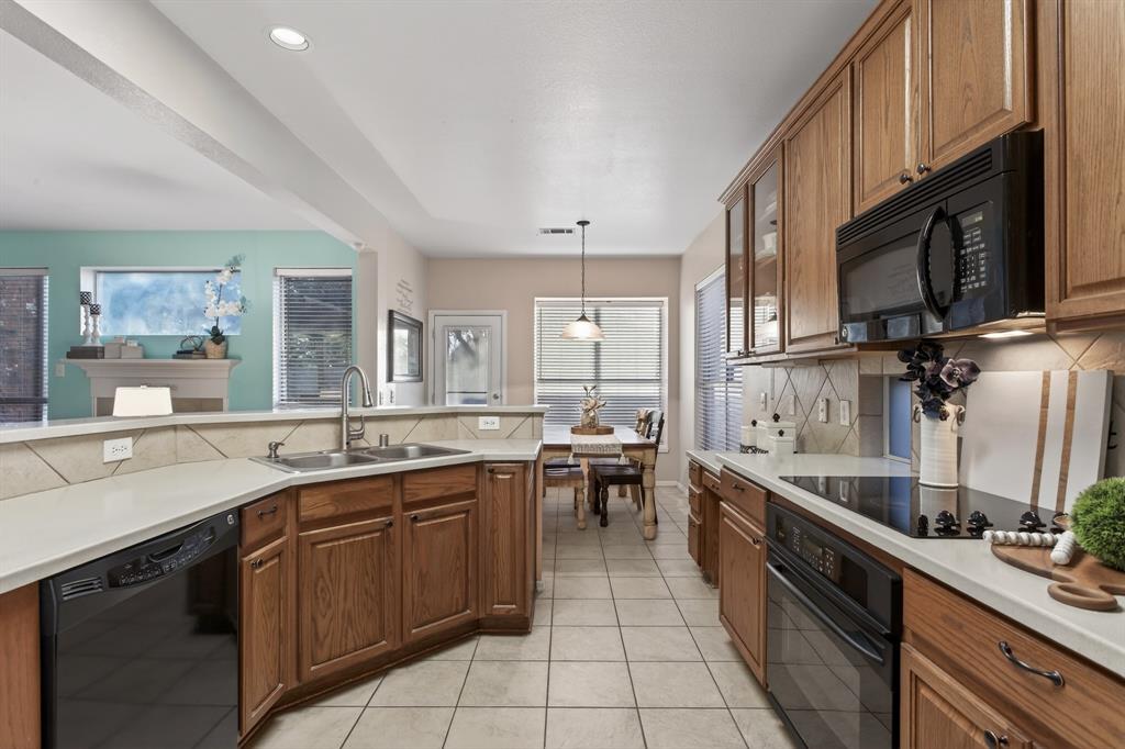 2724 Maple Creek Drive Property Photo 14