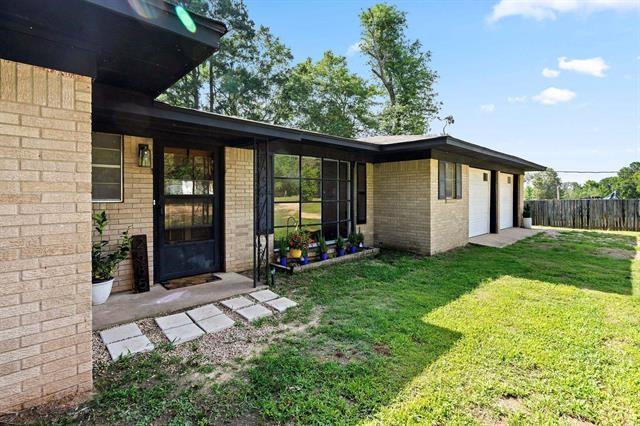 2585 Fm 250 Property Photo 3