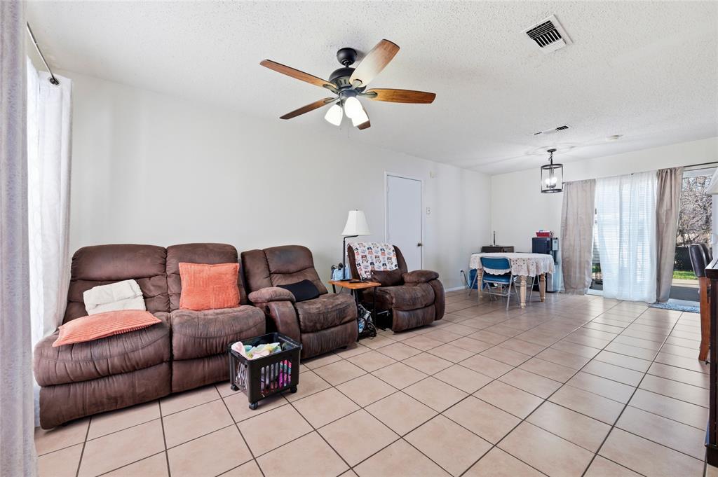 715 Sun Valley Drive Property Photo 4