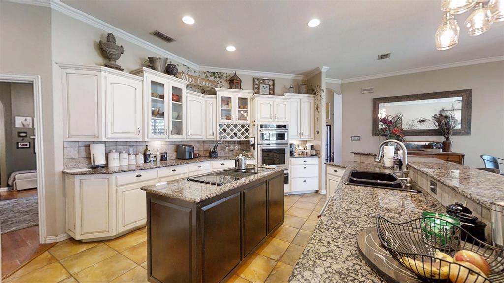 8810 S Hampton Drive Property Photo 8