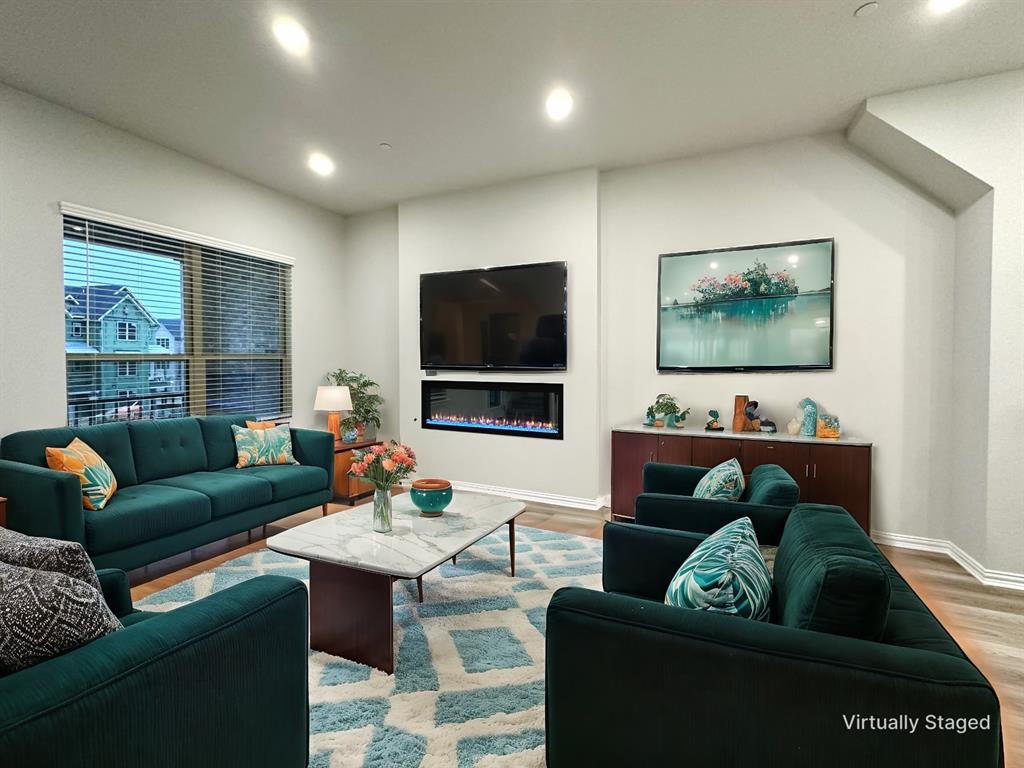 8378 Massive Drive Property Photo 3