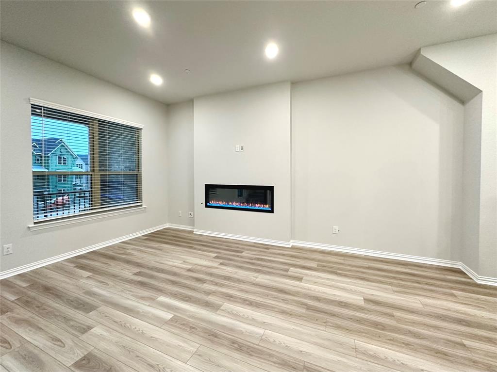 8378 Massive Drive Property Photo 4