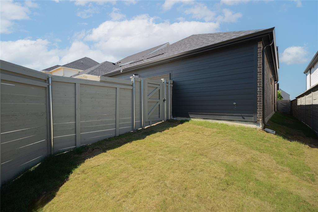 8724 Treeline Parkway Property Photo 2