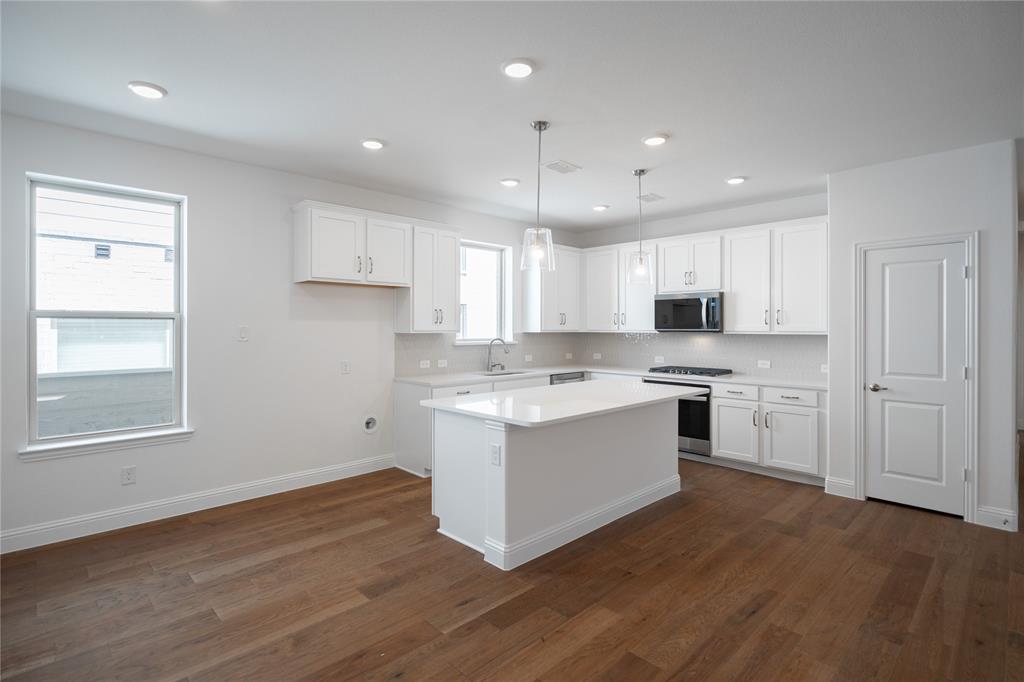 8724 Treeline Parkway Property Photo 3