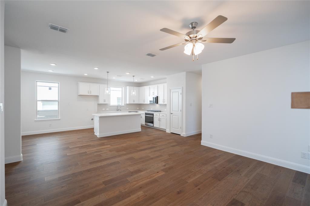 8724 Treeline Parkway Property Photo 6