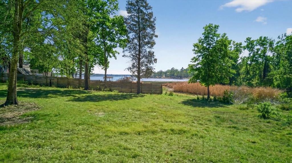 000 Lance Property Photo 3