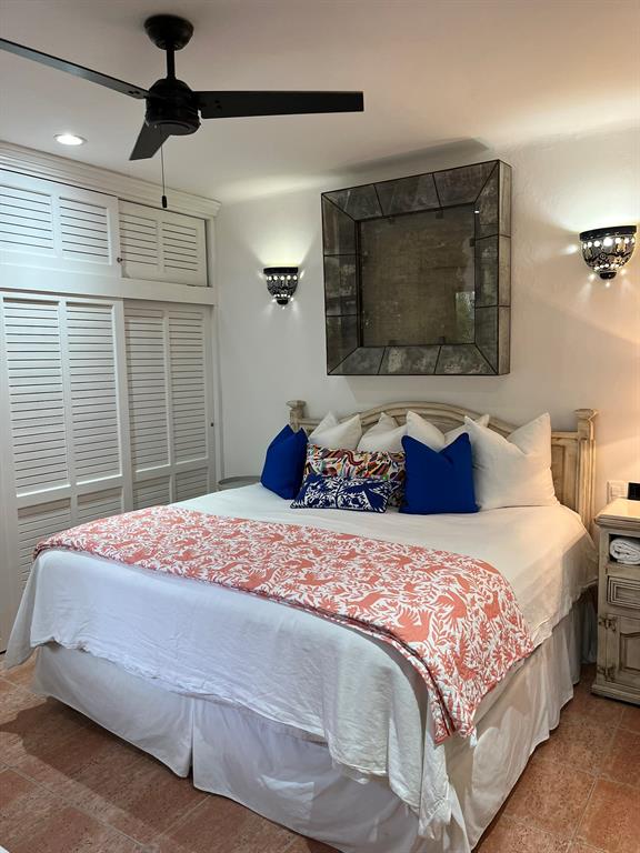 9 Royal Palms Property Photo 4