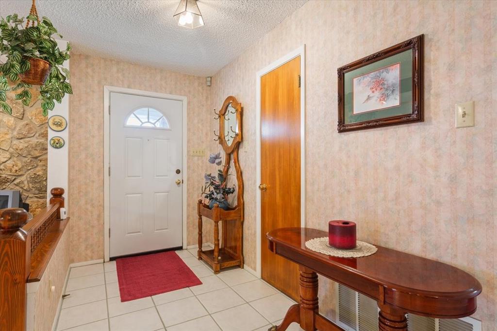 646 Winding Oaks Property Photo 4