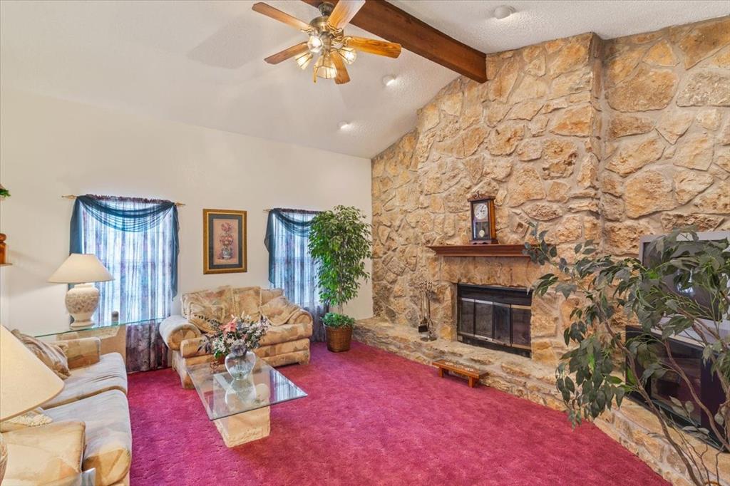 646 Winding Oaks Property Photo 6
