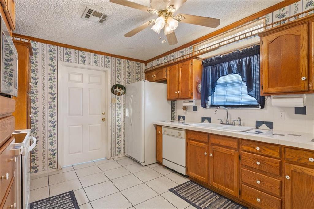 646 Winding Oaks Property Photo 9