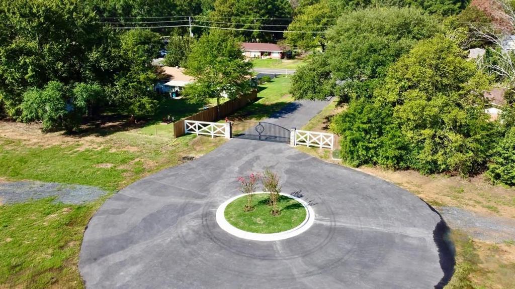110 Seger Circle Property Photo 3