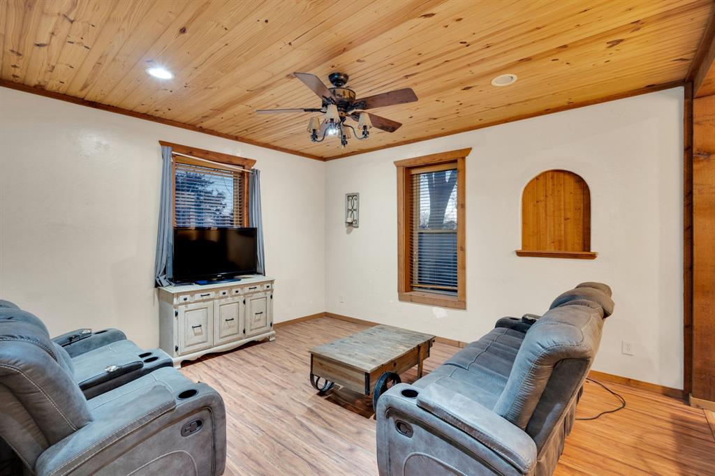 200 W Davis Avenue Property Photo 6