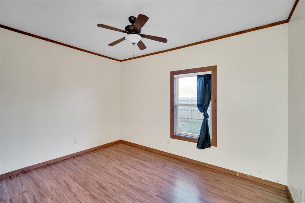 200 W Davis Avenue Property Photo 11