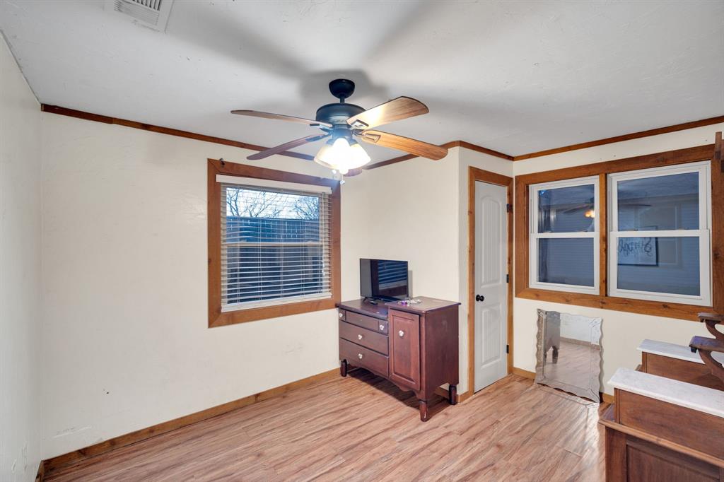 200 W Davis Avenue Property Photo 16