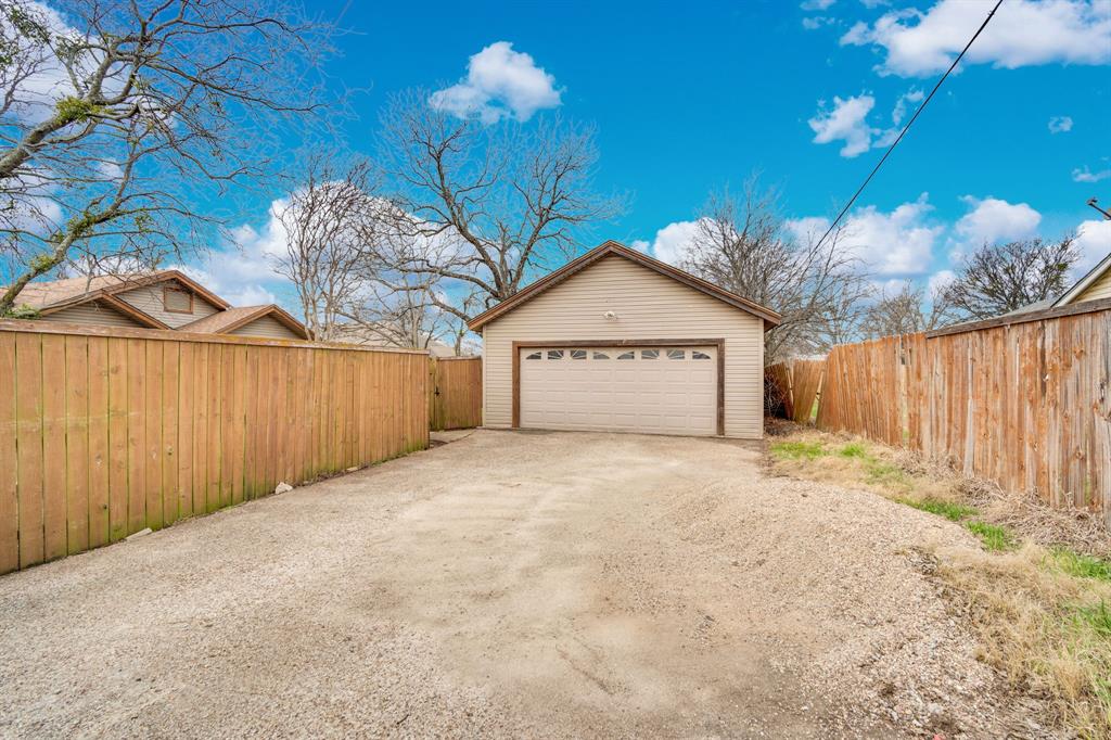 200 W Davis Avenue Property Photo 18