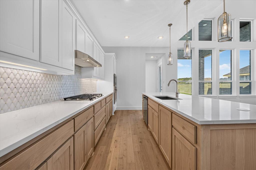 8108 Lacey Oak Lane Property Photo 3