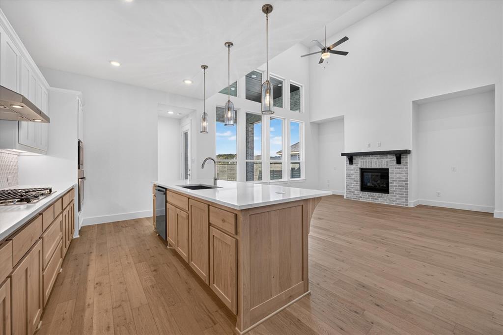 8108 Lacey Oak Lane Property Photo 4