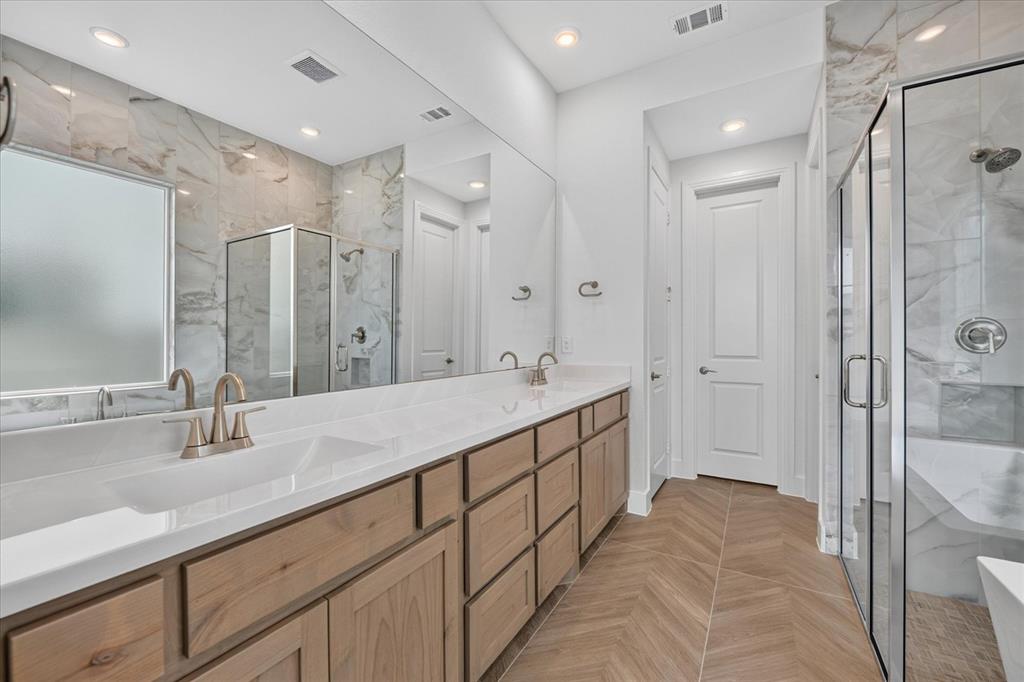 8108 Lacey Oak Lane Property Photo 12