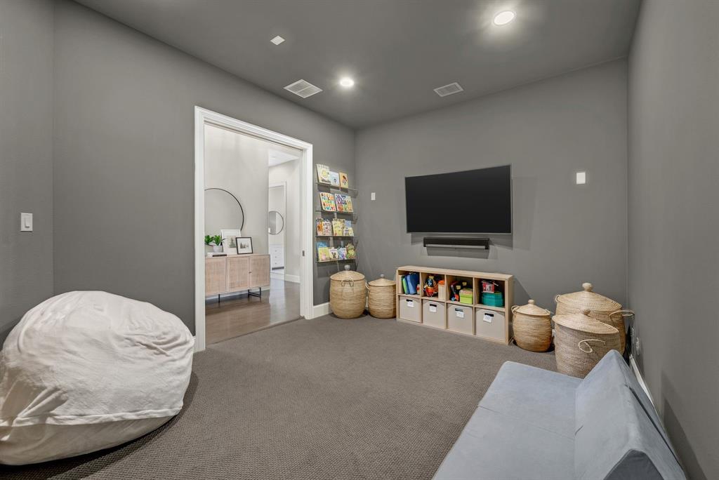 1107 S Sarah Street Property Photo 10