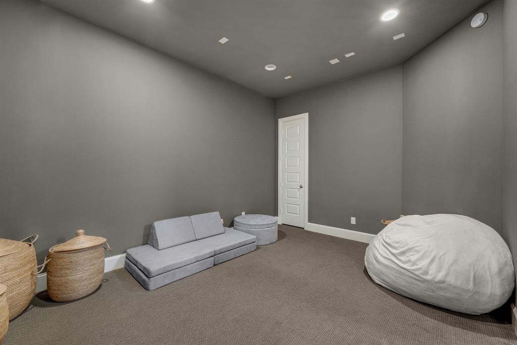 1107 S Sarah Street Property Photo 11