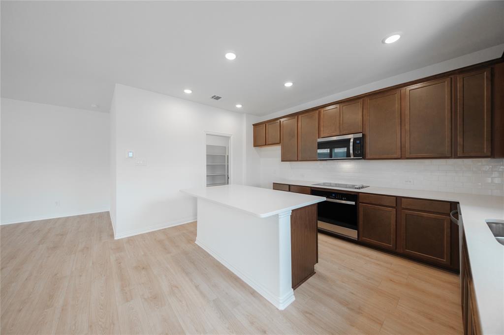 3418 Hillingdon Road Property Photo 4
