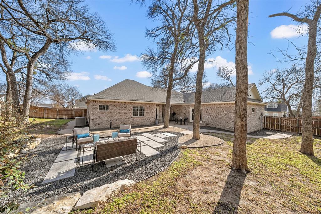 117 Lost Oaks Drive