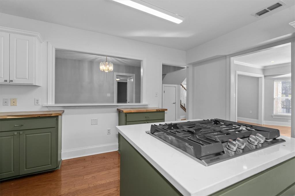 627 W 2nd Street Property Photo 9