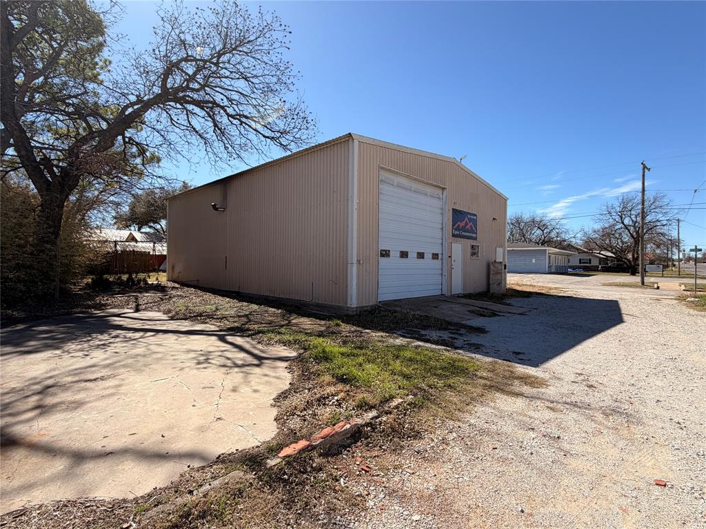1012 W Main Street Property Photo 3