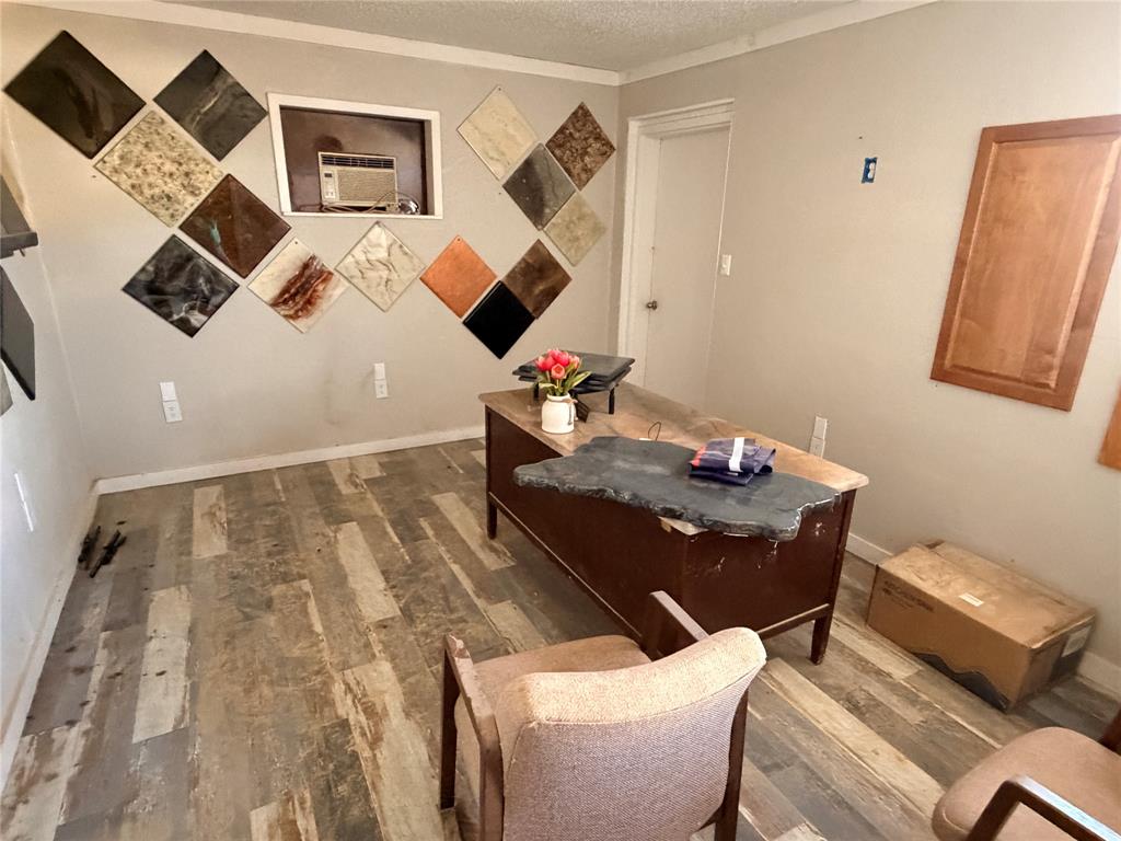1012 W Main Street Property Photo 5