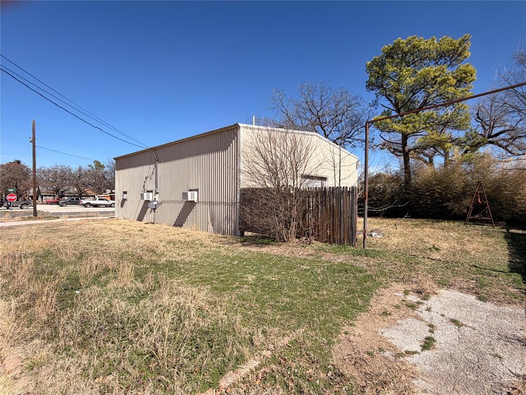 1012 W Main Street Property Photo 23