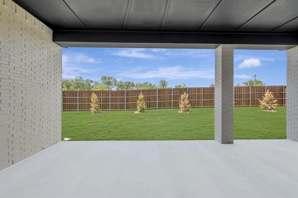 2241 Village Trail Property Photo 3