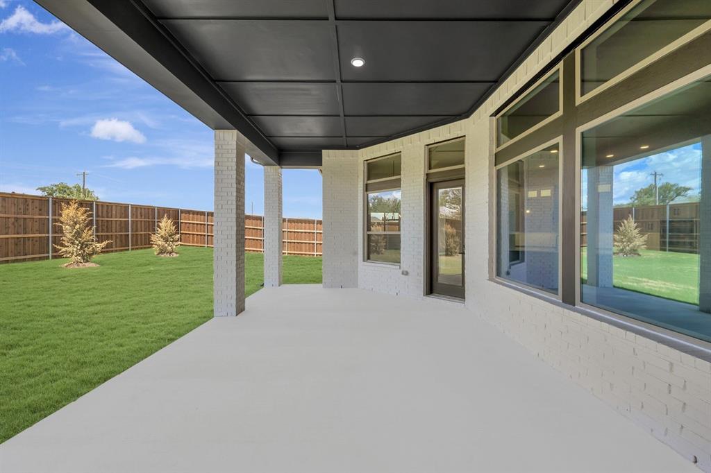 2241 Village Trail Property Photo 4