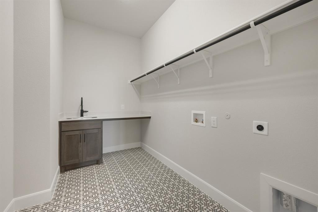 2241 Village Trail Property Photo 6