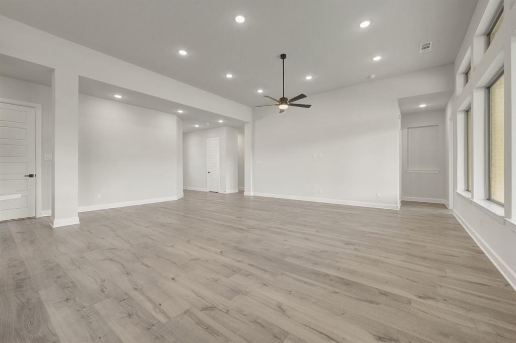 2241 Village Trail Property Photo 12