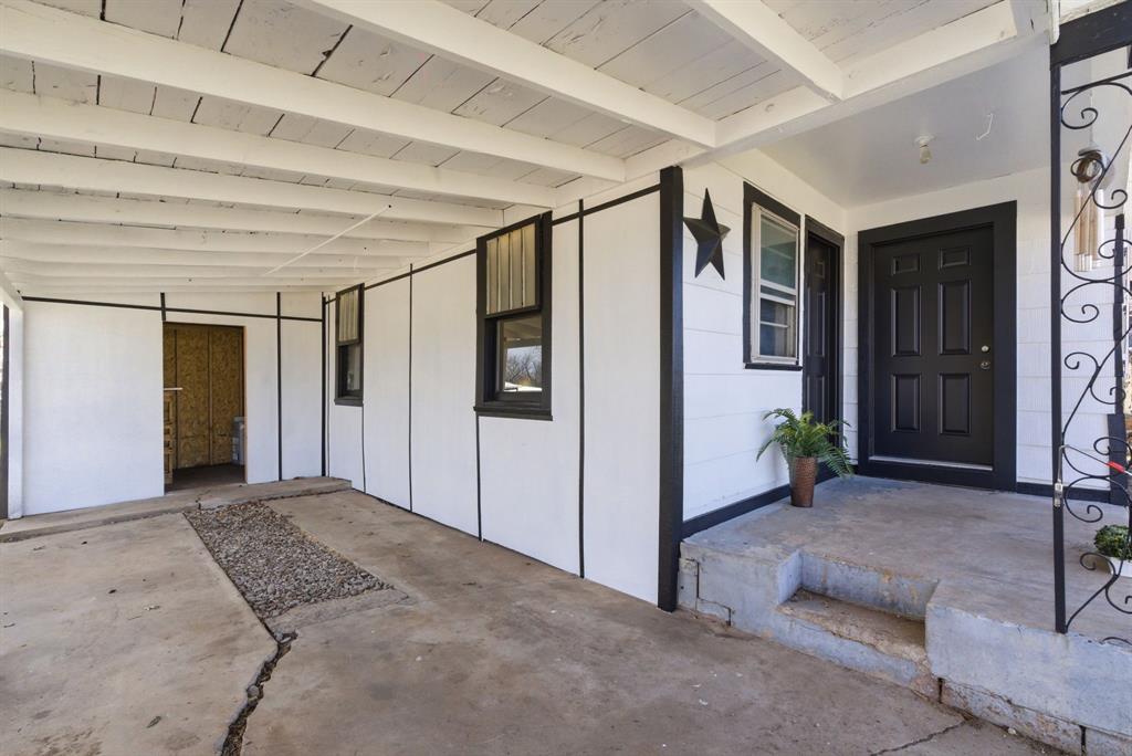 116 E Lipan Drive Property Photo 2