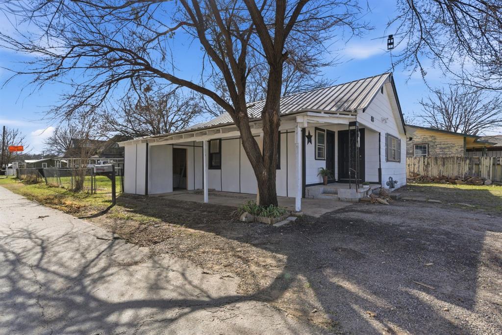 116 E Lipan Drive Property Photo 3