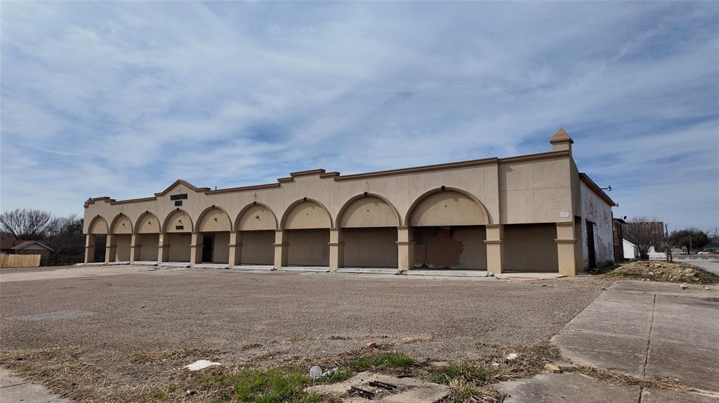 1900 Evans Avenue Property Photo 4