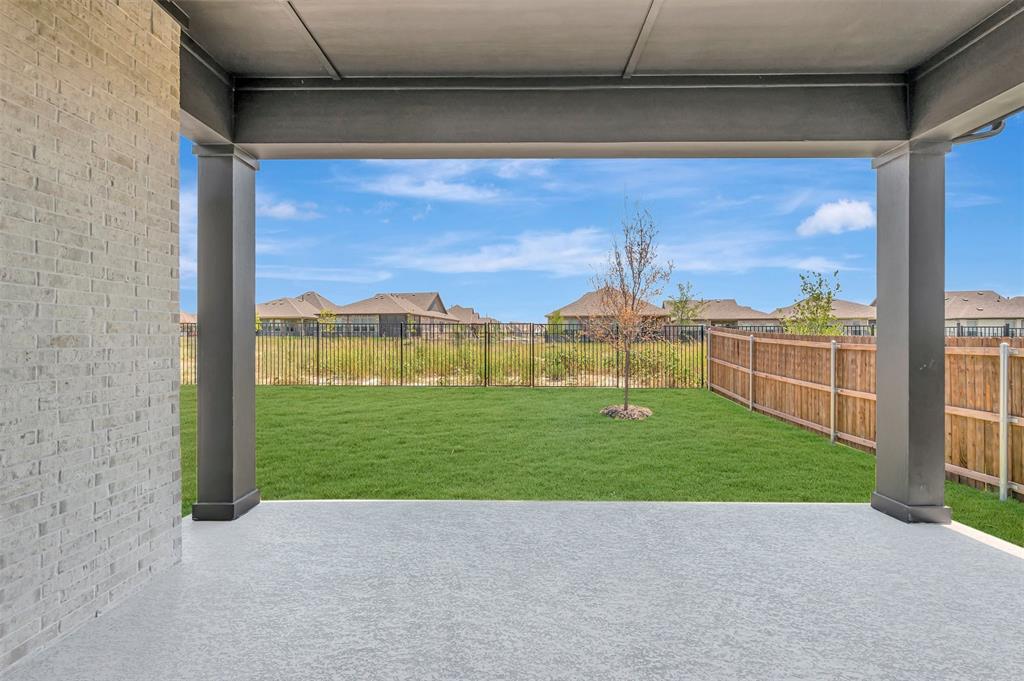 7829 Pondview Lane Property Photo 4