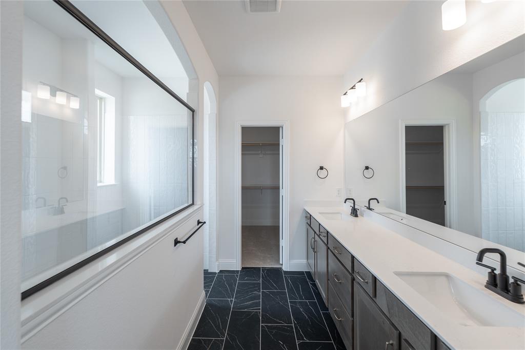 2516 Broadstone Drive Property Photo 12