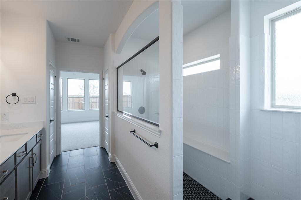2516 Broadstone Drive Property Photo 13