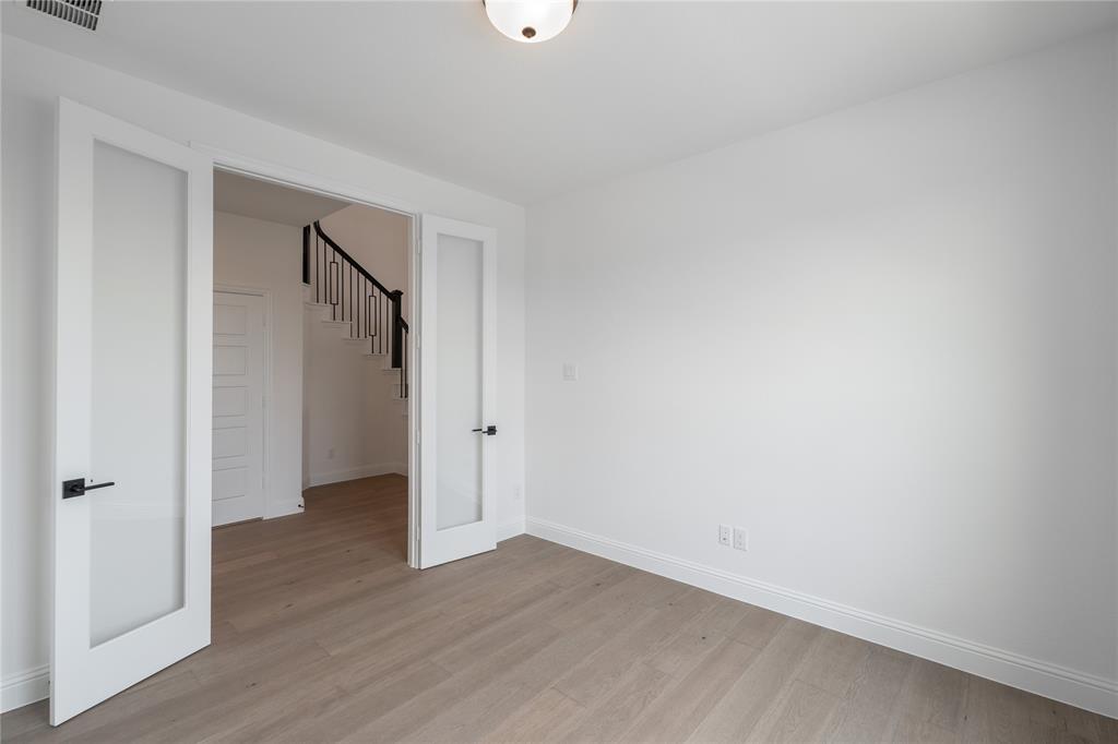 2516 Broadstone Drive Property Photo 15